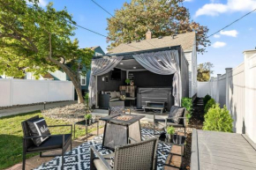 Relaxing~ Hot Tub ~ Hideout with Home theatre & arcade games!